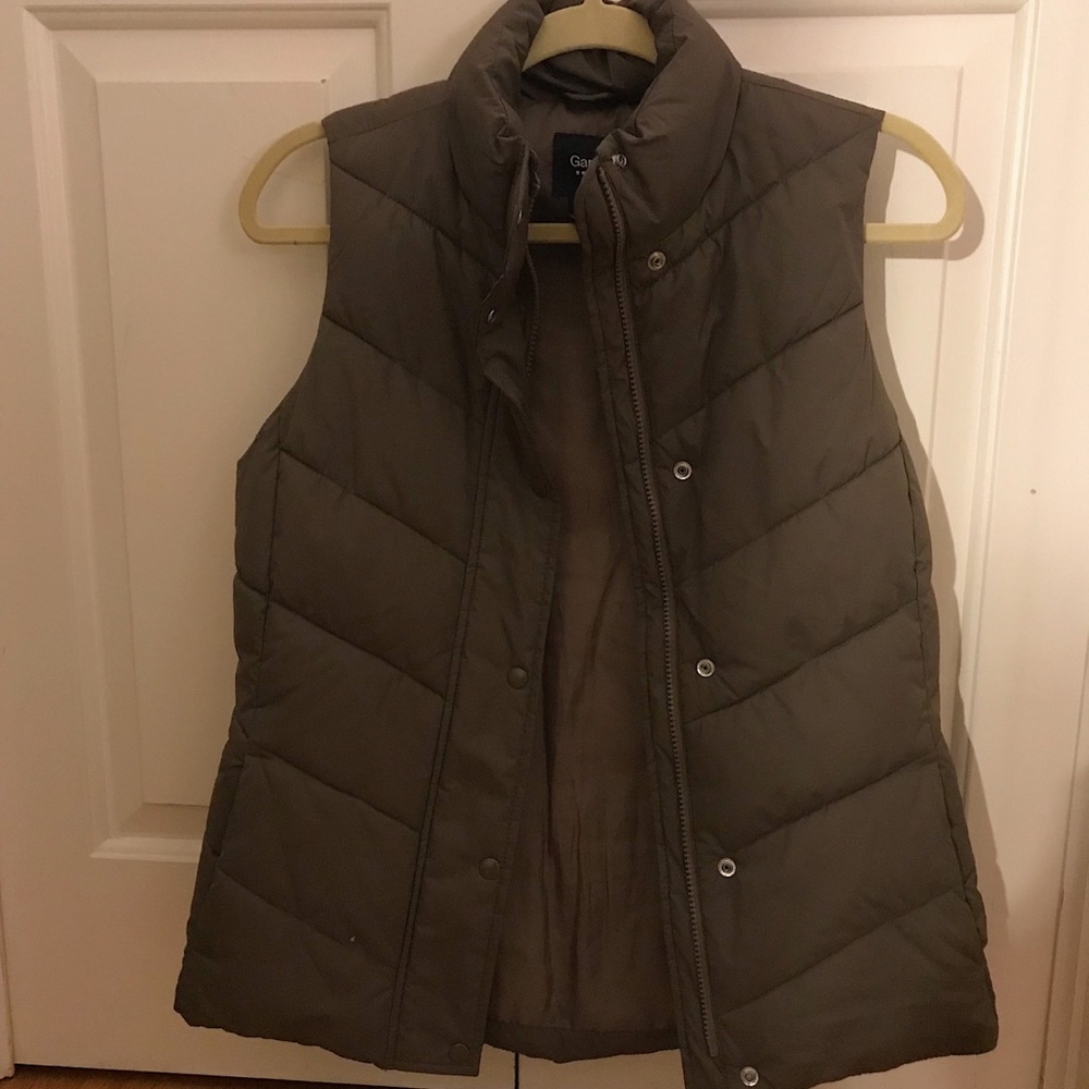 Gap puffer vest